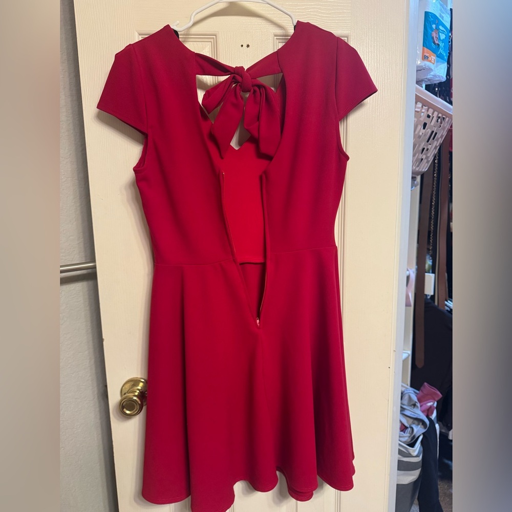 Red V-back with Tie Short Sleeve Short Dress - Picture 3 of 4